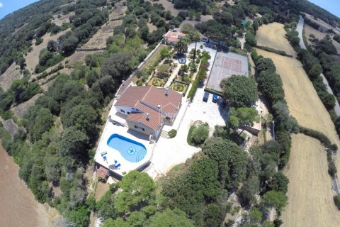 House for sale in Alaior, Menorca, Spain 7 bedrooms, 512 sq.m. No. 23598 - photo 1