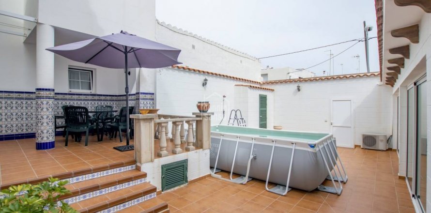 Townhouse in Es Castell, Menorca, Spain 4 bedrooms, 177 sq.m. No. 37560