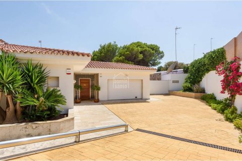 Villa for sale in Es Castell, Menorca, Spain 5 bedrooms, 367 sq.m. No. 35657 - photo 4