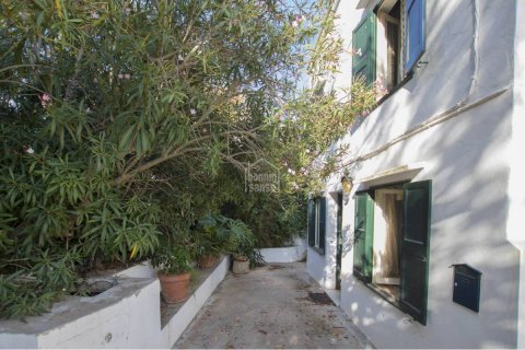 Townhouse for sale in Mahon, Menorca, Spain 3 bedrooms, 269 sq.m. No. 23382 - photo 2
