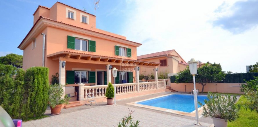 Townhouse in Cala Millor, Mallorca, Spain 5 bedrooms, 348 sq.m. No. 23432