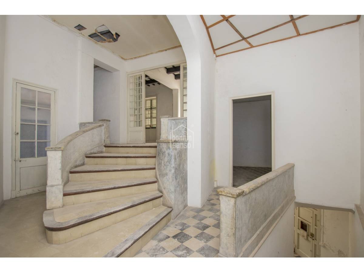 Commercial property à Mahon, Menorca, Espagne 12 chambres, 1130 m2 No. 23866