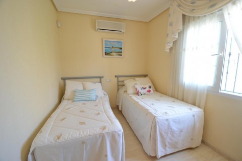 Villa for sale in Cabo Roig, Alicante, Spain 3 bedrooms, 105 sq.m. No. 36963 - photo 8
