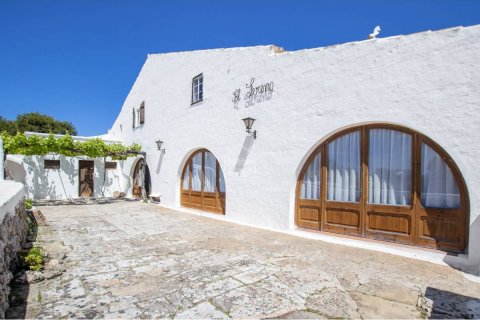 House for sale in Mahon, Menorca, Spain 6 bedrooms, 395 sq.m. No. 23910 - photo 1