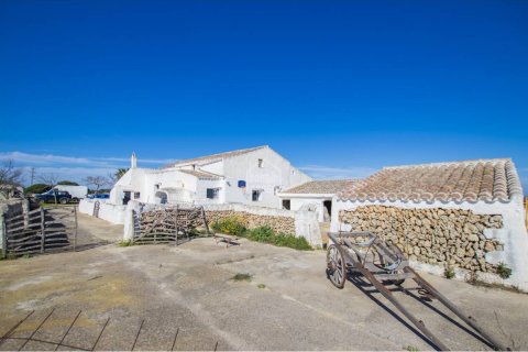 House for sale in Mahon, Menorca, Spain 6 bedrooms, 575 sq.m. No. 23769 - photo 1