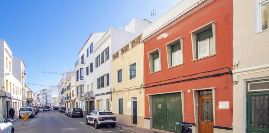 Apartment in Mahon, Menorca, Spain 4 bedrooms, 192 sq.m. No. 37558