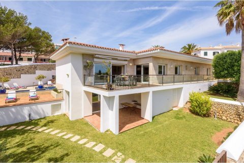 Villa for sale in Es Castell, Menorca, Spain 5 bedrooms, 367 sq.m. No. 35657 - photo 2