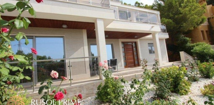 Villa in Altea, Alicante, Spain 6 bedrooms, 380 sq.m. No. 39468