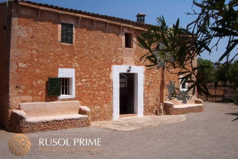 Finca for sale in Manacor, Mallorca, Spain 4 bedrooms, 200 sq.m. No. 11358 - photo 1