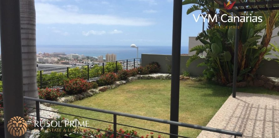 Townhouse in San Eugenio, Tenerife, Spain 4 bedrooms, 195 sq.m. No. 12197