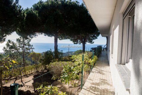Villa for sale in Lloret de Mar, Girona, Spain 5 bedrooms, 300 sq.m. No. 40813 - photo 23