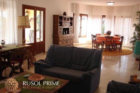 Villa for sale in Calpe, Alicante, Spain 3 bedrooms, 250 sq.m. No. 39452 - photo 2