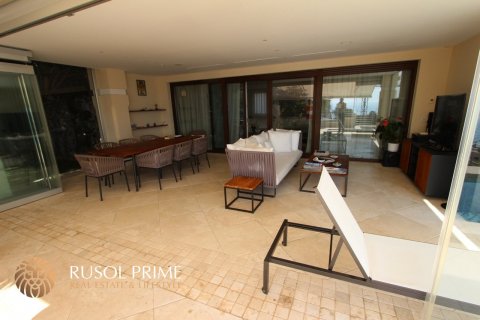 Villa for sale in Benidorm, Alicante, Spain 6 bedrooms, 1000 sq.m. No. 39543 - photo 3