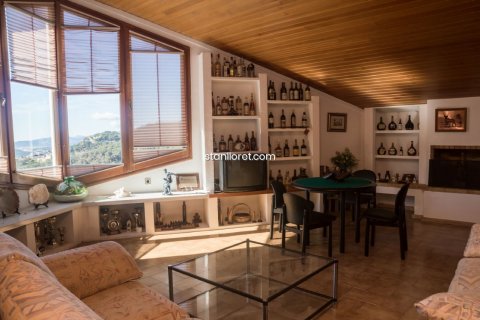 Villa for sale in Lloret de Mar, Girona, Spain 5 bedrooms, 300 sq.m. No. 40813 - photo 19