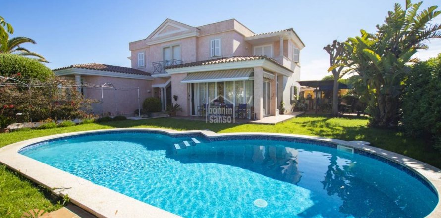 Villa in Mahon, Menorca, Spain 5 bedrooms, 411 sq.m. No. 39194
