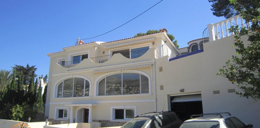 Villa in Calpe, Alicante, Spain 5 bedrooms, 330 sq.m. No. 39602