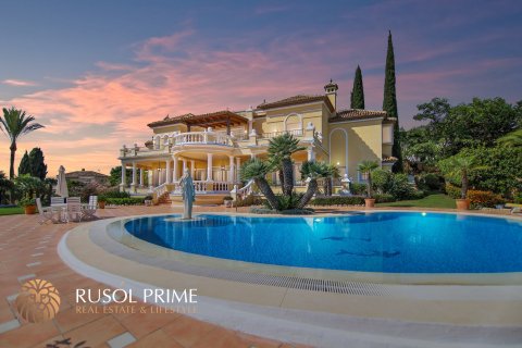 Villa for sale in Benahavis, Malaga, Spain 5 bedrooms, 953 sq.m. No. 38707 - photo 1