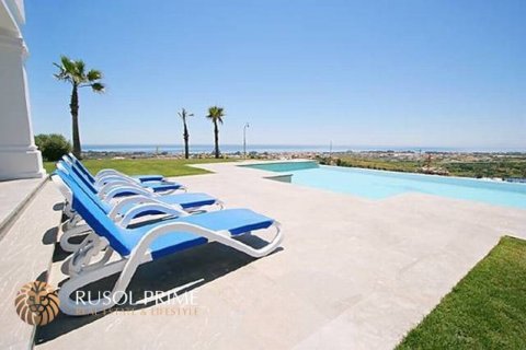 Villa for sale in Benahavis, Malaga, Spain 5 bedrooms, 640 sq.m. No. 38424 - photo 6