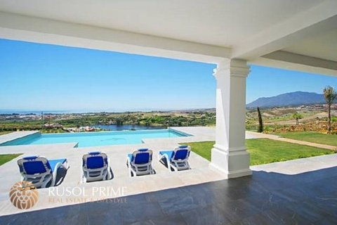Villa for sale in Benahavis, Malaga, Spain 5 bedrooms, 640 sq.m. No. 38424 - photo 4