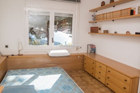 Villa for sale in Lloret de Mar, Girona, Spain 5 bedrooms, 300 sq.m. No. 40813 - photo 11