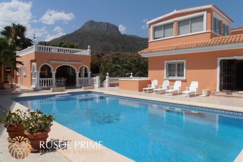 Villa for sale in Calpe, Alicante, Spain 5 bedrooms, 460 sq.m. No. 39415 - photo 1