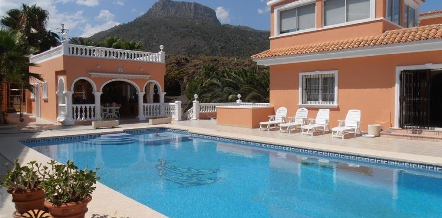 Villa in Calpe, Alicante, Spain 5 bedrooms, 460 sq.m. No. 39415