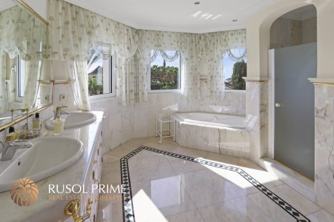 Villa for sale in Benahavis, Malaga, Spain 5 bedrooms, 953 sq.m. No. 38707 - photo 10