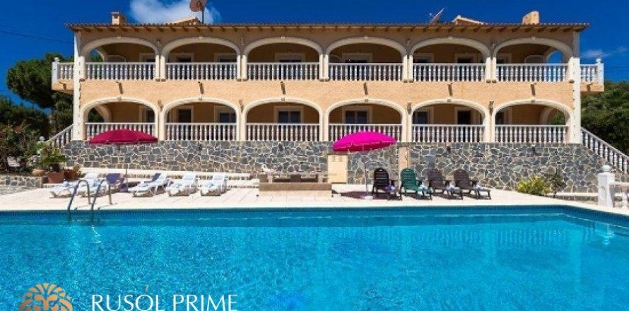 Villa in Calpe, Alicante, Spain 12 bedrooms, 800 sq.m. No. 39472