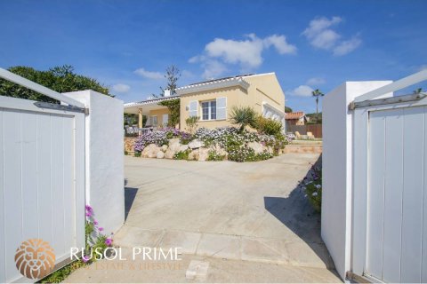 Villa for sale in Sant Lluis, Menorca, Spain 4 bedrooms, 171 sq.m. No. 39718 - photo 2