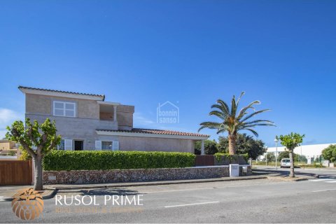 Villa for sale in Mahon, Menorca, Spain 5 bedrooms, 411 sq.m. No. 39194 - photo 3