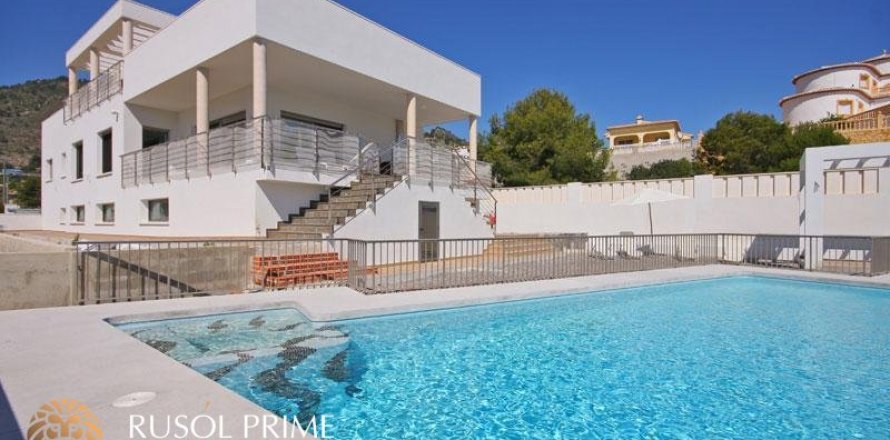 Villa in Calpe, Alicante, Spain 5 bedrooms, 240 sq.m. No. 39445