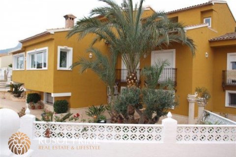 Villa for sale in Calpe, Alicante, Spain 6 bedrooms, 500 sq.m. No. 39343 - photo 1