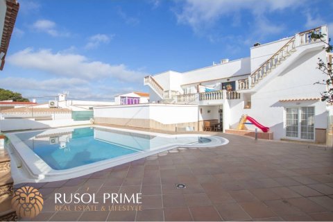 Villa for sale in Es Castell, Menorca, Spain 4 bedrooms, 211 sq.m. No. 39077 - photo 1