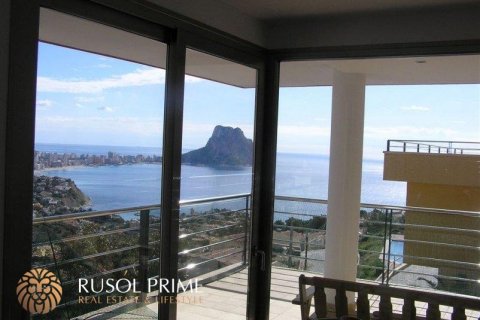 Villa for sale in Calpe, Alicante, Spain 3 bedrooms, 500 sq.m. No. 39341 - photo 1