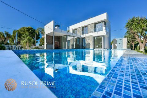 Villa for sale in Calpe, Alicante, Spain 4 bedrooms, 450 sq.m. No. 39550 - photo 1
