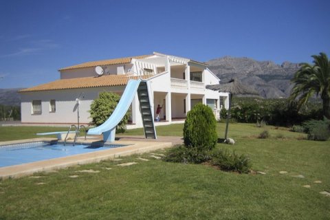 Villa for sale in La Nucia, Alicante, Spain 4 bedrooms, 650 sq.m. No. 44910 - photo 3