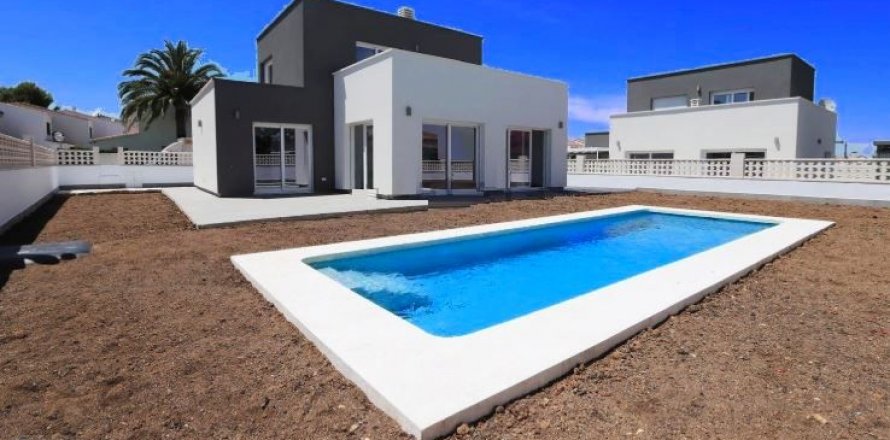 Villa in Denia, Alicante, Spain 3 bedrooms, 141 sq.m. No. 42154