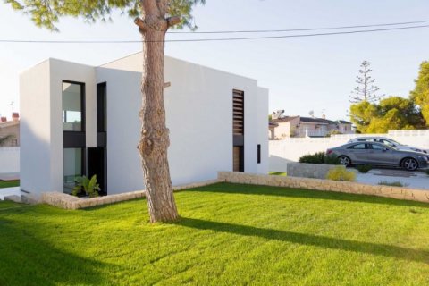 Villa for sale in Torrevieja, Alicante, Spain 4 bedrooms,  No. 46331 - photo 6