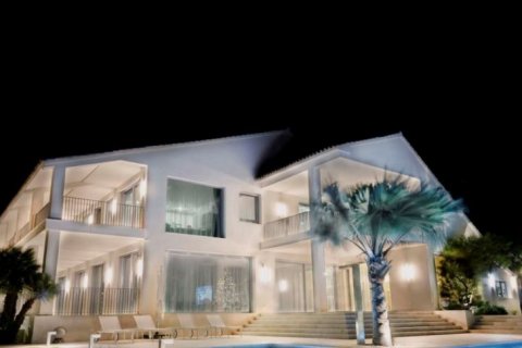 Villa for sale in Alicante, Spain 6 bedrooms, 900 sq.m. No. 43629 - photo 3