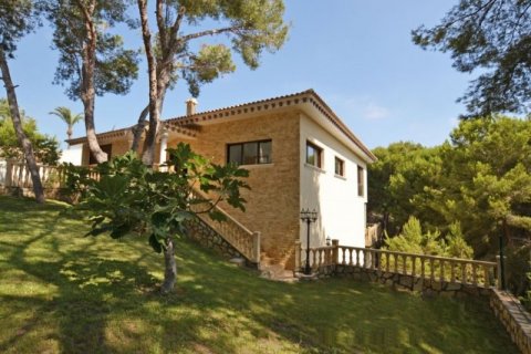 Villa for sale in Alicante, Spain 4 bedrooms, 485 sq.m. No. 44792 - photo 2