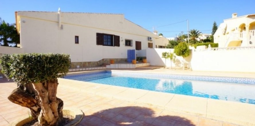 Villa in Calpe, Alicante, Spain 5 bedrooms, 250 sq.m. No. 45405