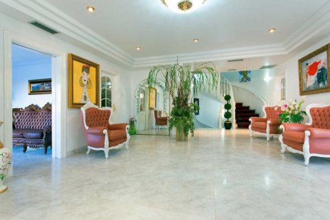 Villa for sale in Alicante, Spain 6 bedrooms, 700 sq.m. No. 41734 - photo 8