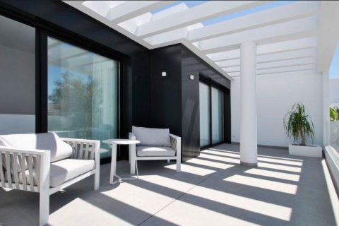 Villa for sale in Guardamar del Segura, Alicante, Spain 3 bedrooms, 158 sq.m. No. 42685 - photo 3