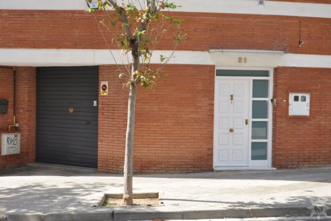 Villa for sale in Barcelona, Spain 3 bedrooms, 160 sq.m. No. 41462 - photo 1