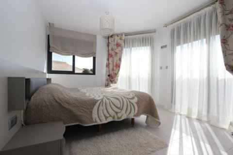 Apartment for sale in Alicante, Spain 3 bedrooms, 100 sq.m. No. 46023 - photo 6