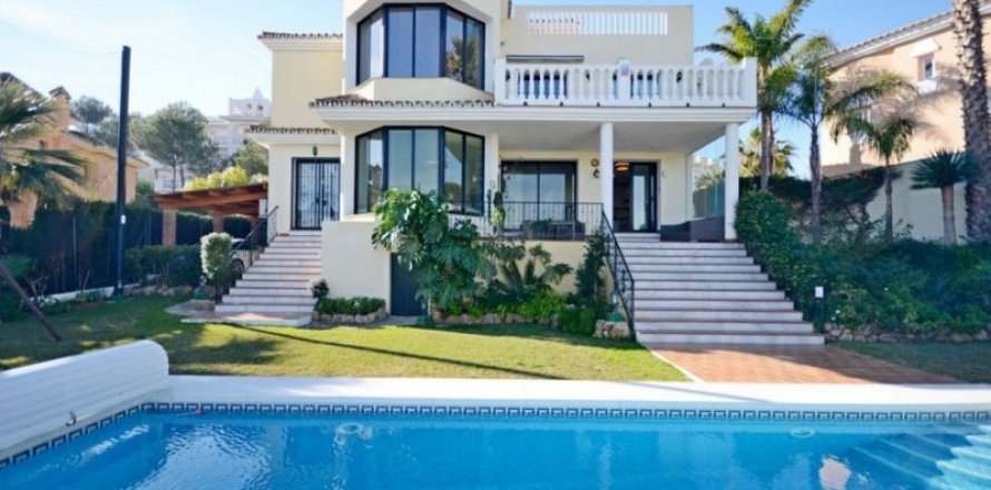Villa in Mijas, Malaga, Spain 4 bedrooms, 230 sq.m. No. 45361