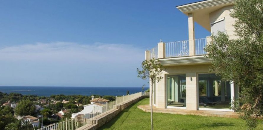 Villa in Denia, Alicante, Spain 4 bedrooms, 600 sq.m. No. 41743