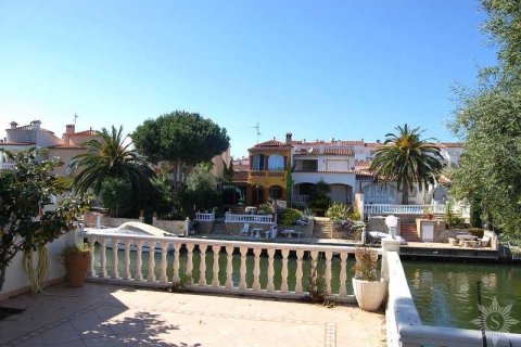 Villa for sale in Roses, Girona, Spain 3 bedrooms, 100 sq.m. No. 41439 - photo 2