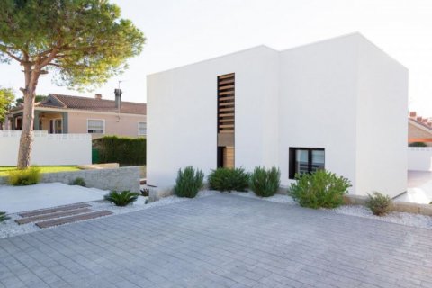 Villa for sale in Torrevieja, Alicante, Spain 4 bedrooms,  No. 46331 - photo 7