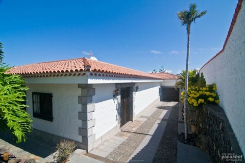Villa for sale in El Sauzal, Tenerife, Spain 3 bedrooms, 180 sq.m. No. 45271 - photo 2